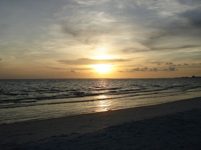 Sonnenuntergang am Outrigger