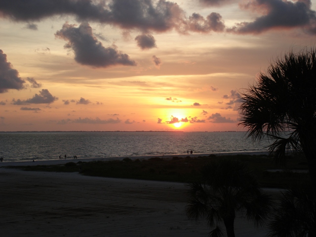 Sonnenuntergang am Outrigger