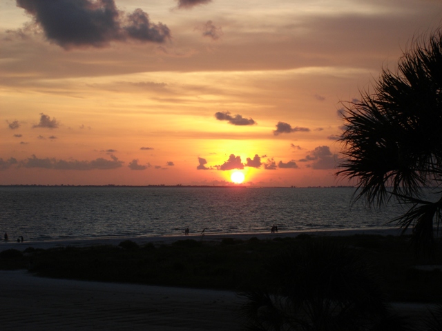 Sonnenuntergang am Outrigger