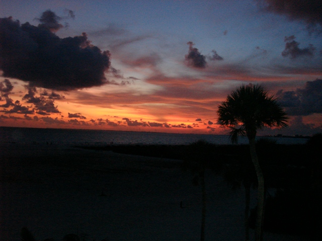 Sonnenuntergang am Outrigger