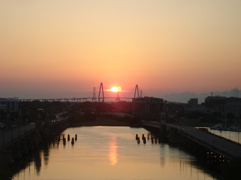 Sonnenaufgang über Arthur Ravenel Jr Bridge