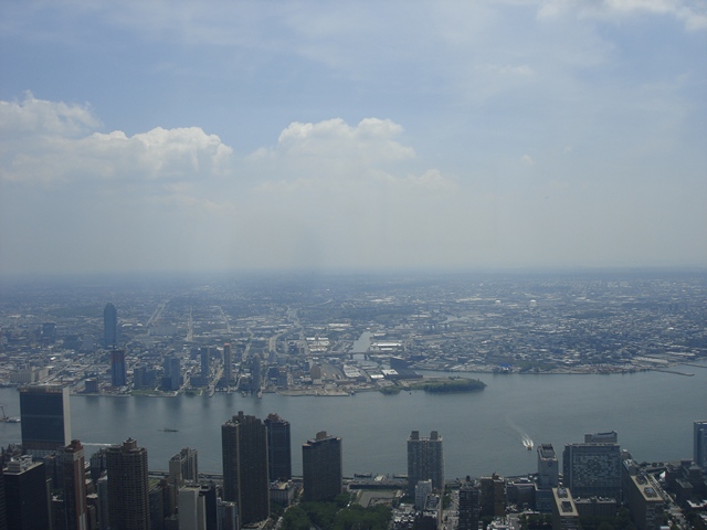 Aussicht nach Osten auf den East River Aussicht nach Osten auf den East River